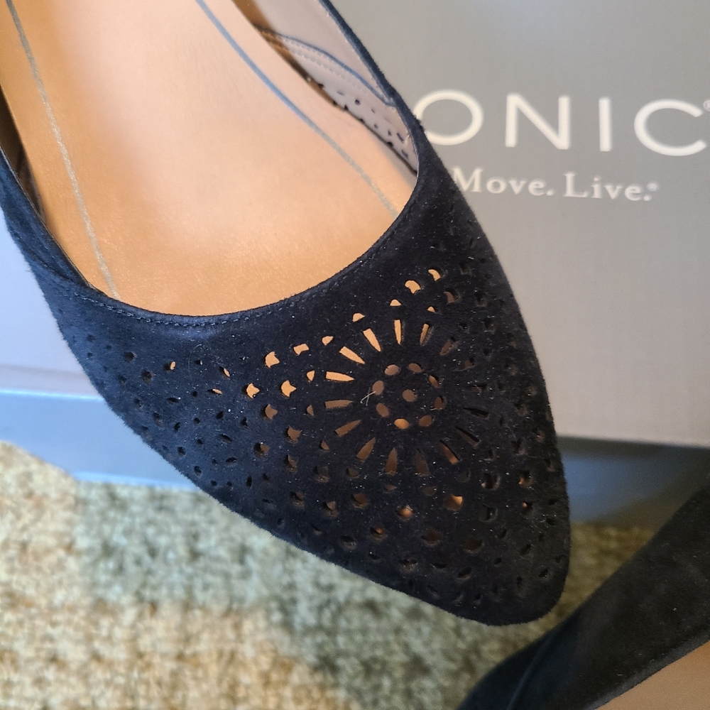 VIONIC GEM CARMELA BLACK FLATS